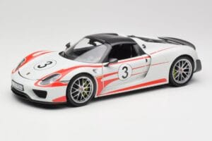 Porsche 918 Spyder Weissach Package Salzburg Minichamps 1:18 110062441 Pressofusione