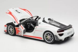 Porsche 918 Spyder Weissach Package Salzburg Minichamps 1:18 110062441 Pressofusione — immagine 5 di 8