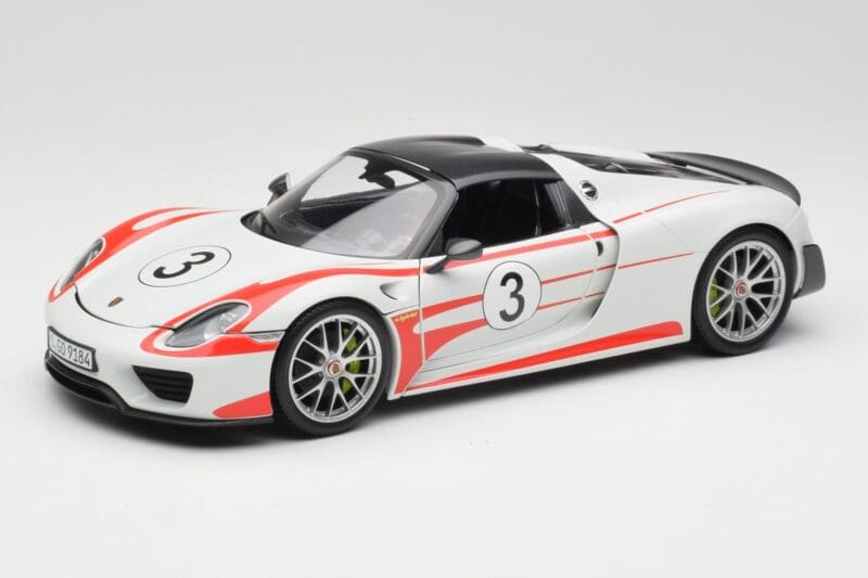 Porsche 918 Spyder Weissach Package Salzburg Minichamps 1:18 110062441 Pressofusione