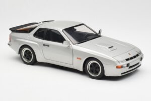 Porsche 924 Carrera GT Diamond Argento AUTOart 1:18 78002 Pressofusione — immagine 6 di 8