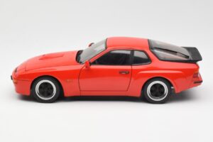 Porsche 924 Carrera GT Guards Rosso AUTOart 1:18 78003 Pressofusione — immagine 4 di 8