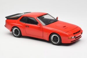 Porsche 924 Carrera GT Guards Rosso AUTOart 1:18 78003 Pressofusione — immagine 6 di 8