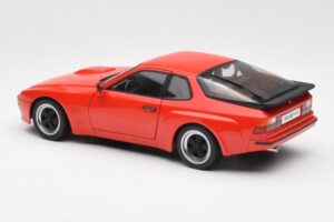 Porsche 924 Carrera GT Guards Rosso AUTOart 1:18 78003 Pressofusione — immagine 7 di 8