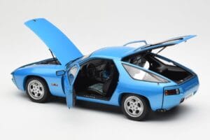 Porsche 928 Blu AUTOart 1:18 77901 Pressofusione — immagine 5 di 8