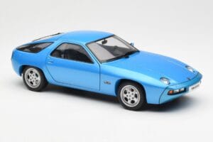 Porsche 928 Blu AUTOart 1:18 77901 Pressofusione — immagine 6 di 8
