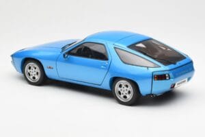 Porsche 928 Blu AUTOart 1:18 77901 Pressofusione — immagine 7 di 8