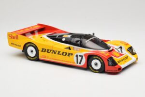 Porsche 962C Group C #17 D. Bell / H-J. Stuck / K. Ludwig 24 Hours of Le Mans 1988 Universal Hobbies 1:18 4704 Pressofusione — immagine 6 di 8