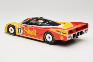 Porsche 962C Group C #17 D. Bell / H-J. Stuck / K. Ludwig 24 Hours of Le Mans 1988 Universal Hobbies 1:18 4704 Pressofusione — immagine 7 di 8