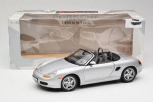 Porsche Boxster 986 Cabriolet Arctic Argento Metallizzato UT Models 1:18 27852 Pressofusione — immagine 8 di 8
