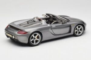 Porsche Carrera GT Grigio Metallizzato Maisto 1:18 36622-R1 Pressofusione — immagine 3 di 8