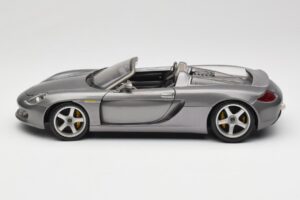 Porsche Carrera GT Grigio Metallizzato Maisto 1:18 36622-R1 Pressofusione — immagine 4 di 8