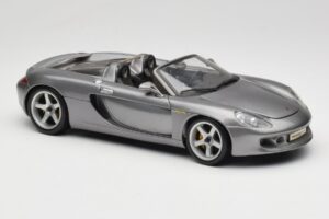 Porsche Carrera GT Grigio Metallizzato Maisto 1:18 36622-R1 Pressofusione — immagine 6 di 8