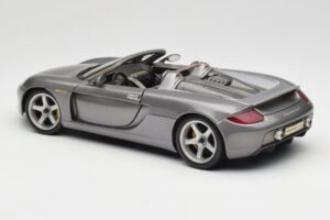 Porsche Carrera GT Grigio Metallizzato Maisto 1:18 36622-R1 Pressofusione — immagine 7 di 8