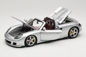 Porsche Carrera GT Silver Metallic Minichamps 1:18 WAP02103014 Pressofusione — immagine 2 di 8