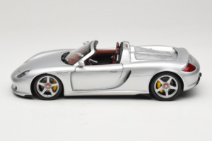 Porsche Carrera GT Silver Metallic Minichamps 1:18 WAP02103014 Pressofusione — immagine 4 di 8