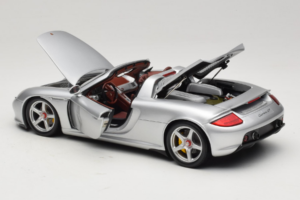 Porsche Carrera GT Silver Metallic Minichamps 1:18 WAP02103014 Pressofusione — immagine 5 di 8