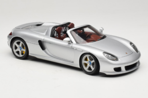 Porsche Carrera GT Silver Metallic Minichamps 1:18 WAP02103014 Pressofusione — immagine 6 di 8