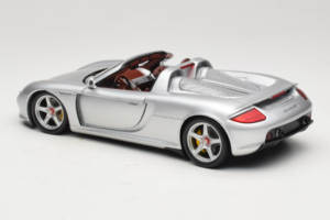 Porsche Carrera GT Silver Metallic Minichamps 1:18 WAP02103014 Pressofusione — immagine 7 di 8