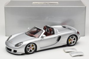 Porsche Carrera GT Silver Metallic Minichamps 1:18 WAP02103014 Pressofusione — immagine 8 di 8