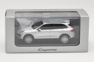 Porsche Cayenne 958 Argento Minichamps 1:43 WAP0200020B Pressofusione — immagine 4 di 4
