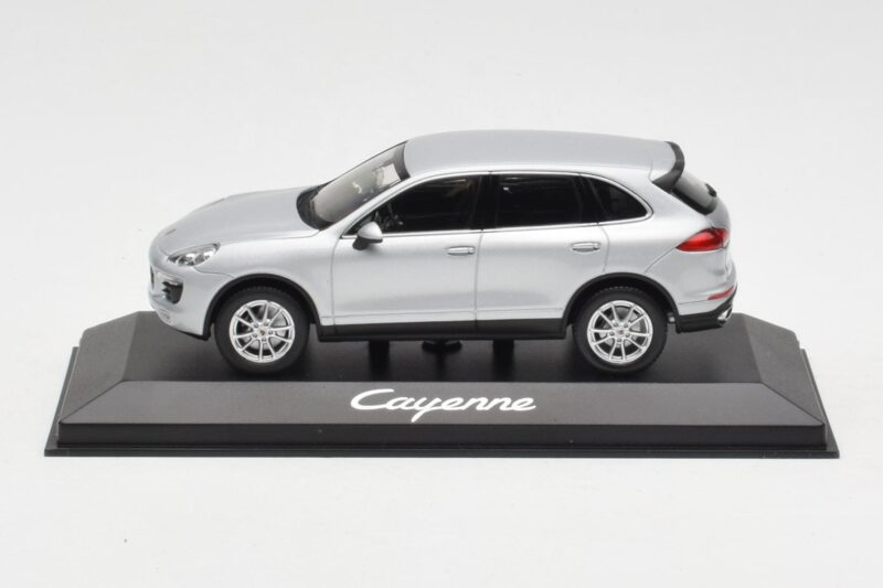 Porsche Cayenne 958 Argento Minichamps 1:43 WAP0200020E Pressofusione