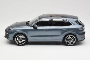 Porsche Cayenne 958 Turbo S Blue Metallic Minichamps 1:18 155066071 Pressofusione — immagine 3 di 6