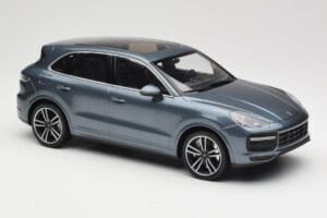 Porsche Cayenne 958 Turbo S Blue Metallic Minichamps 1:18 155066071 Pressofusione — immagine 4 di 6