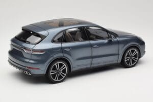 Porsche Cayenne 958 Turbo S Blue Metallic Minichamps 1:18 110066070 Pressofusione — immagine 3 di 8