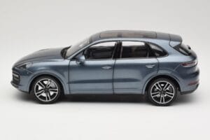 Porsche Cayenne 958 Turbo S Blue Metallic Minichamps 1:18 110066070 Pressofusione — immagine 4 di 8