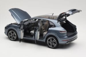 Porsche Cayenne 958 Turbo S Blue Metallic Minichamps 1:18 110066070 Pressofusione — immagine 5 di 8