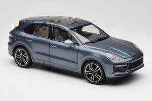 Porsche Cayenne 958 Turbo S Blue Metallic Minichamps 1:18 110066070 Pressofusione — immagine 6 di 8