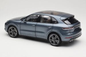 Porsche Cayenne 958 Turbo S Blue Metallic Minichamps 1:18 110066070 Pressofusione — immagine 7 di 8