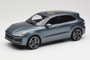 Porsche Cayenne 958 Turbo S Blue Metallic Minichamps 1:18 155066071 Pressofusione