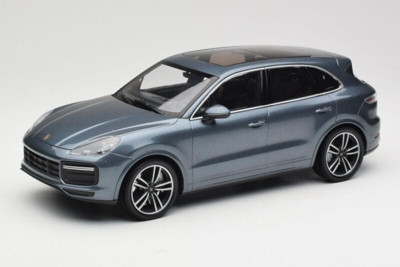 Porsche Cayenne 958 Turbo S Blue Metallic Minichamps 1:18 155066071 Pressofusione