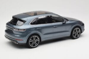 Porsche Cayenne 958 Turbo S Blue Metallic Minichamps 1:18 155066071 Pressofusione — immagine 2 di 6