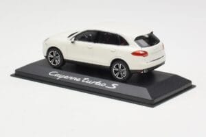 Porsche Cayenne 958 Turbo S Bianco Minichamps 1:43 WAP0200220C Pressofusione — immagine 3 di 4