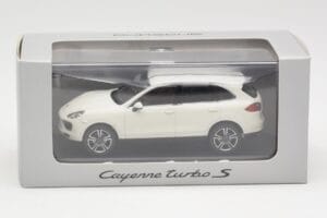 Porsche Cayenne 958 Turbo S Bianco Minichamps 1:43 WAP0200220C Pressofusione — immagine 4 di 4