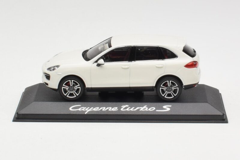Porsche Cayenne 958 Turbo S Bianco Minichamps 1:43 WAP0200220C Pressofusione