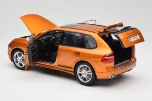 Porsche Cayenne GTS Lava Orange Norev 1:18 187535 Pressofusione — immagine 5 di 8