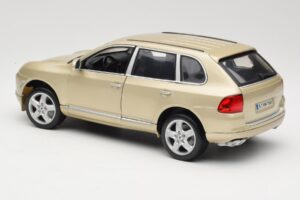 Porsche Cayenne S 955 Beige Maisto 1:18 WAPC2100213 Pressofusione — immagine 7 di 8