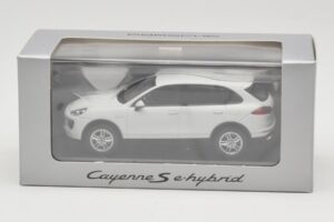 Porsche Cayenne 958 S e-Hybrid Bianco Minichamps 1:43 WAP0200040E Pressofusione — immagine 4 di 4