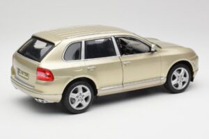 Porsche Cayenne Turbo 955 Beige Maisto 1:18 WAP02100113 Pressofusione — immagine 3 di 8
