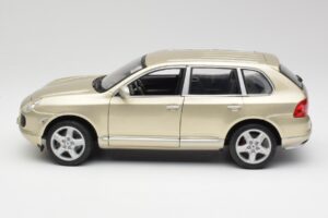 Porsche Cayenne Turbo 955 Beige Maisto 1:18 WAP02100113 Pressofusione — immagine 4 di 8