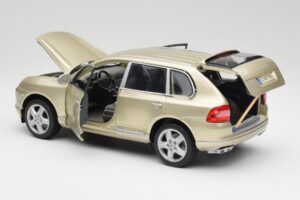 Porsche Cayenne Turbo 955 Beige Maisto 1:18 WAP02100113 Pressofusione — immagine 5 di 8
