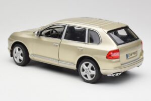 Porsche Cayenne Turbo 955 Beige Maisto 1:18 WAP02100113 Pressofusione — immagine 7 di 8