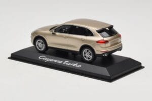 Porsche Cayenne 958 Turbo Oro Minichamps 1:43 WAP0200050E Pressofusione — immagine 3 di 4