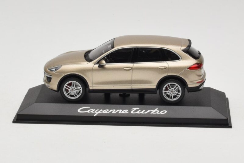 Porsche Cayenne 958 Turbo Oro Minichamps 1:43 WAP0200050E Pressofusione