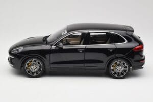 Porsche Cayenne Turbo S 958 Black Metallic Minichamps 1:18 110064000 Pressofusione — immagine 4 di 8