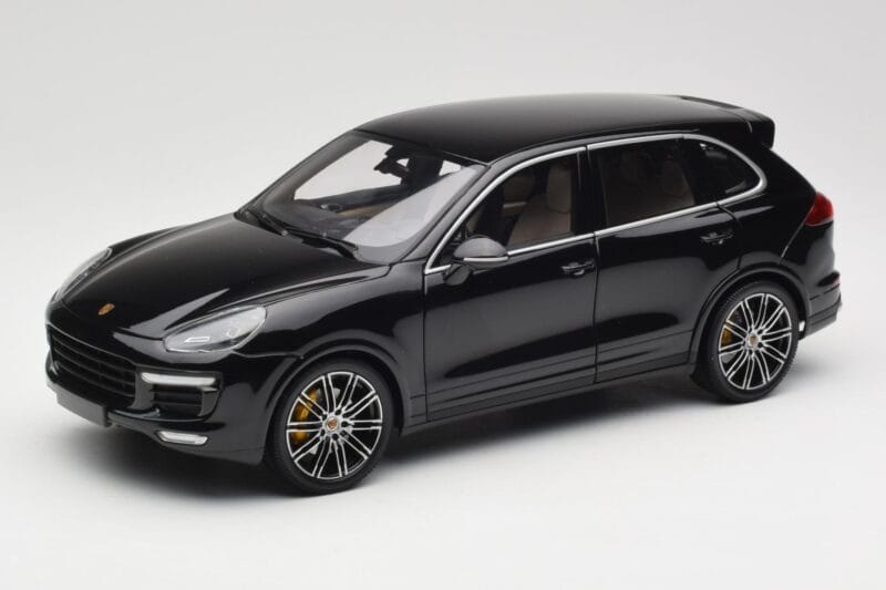 Porsche Cayenne Turbo S 958 Black Metallic Minichamps 1:18 110064000 Pressofusione