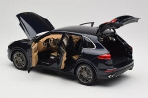 Porsche Cayenne Turbo S 958 Blue Metallic Minichamps 1:18 110064001 Pressofusione — immagine 5 di 8
